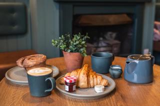 The Lazy Goose - Coffee House & Bedrooms - Stonehouse - 7