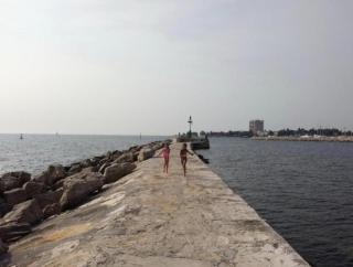 Luxury Sea View Amazing Room Double Bed - ROOM INSIDE APARTMENT - Ajman - 5