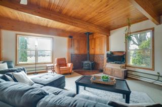 Grand Rural Wisconsin Retreat Full Indoor Gym - 7