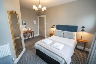 The Lazy Goose - Coffee House & Bedrooms - Stonehouse - 9