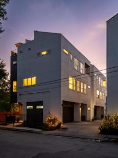 The Pinnacle 4BR Private Rooftop Rice Military - 3