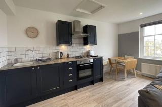 Fabulous Central Apartment! Spacious, Parking - Cheltenham - 0