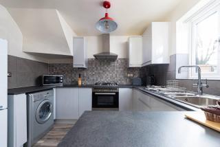 Dudley-hospital-3bed-parking-long Stay-contractor - Woodside - 1