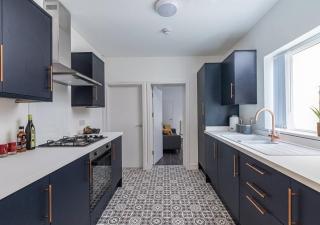 Sedgley-wolverhampton-contractors -4 Beds-parking - 4
