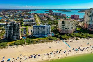 Gorgeous views that stretch forever right from your very own private balcony! - Marco Island - 9