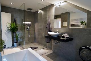 EDLER WOHNRAUM Noble Stadtoase mit Boxspringbett, Kaffeevollautomat & Parkplatz - Zwickau - 0
