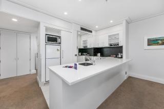 Luxurious & Spacious Living with Breathtaking Views - Auckland - 3