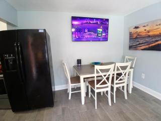 Starfish - Spacious By River 1.3 Mi to Beach 1 Bd 1 Bth Kit - 6