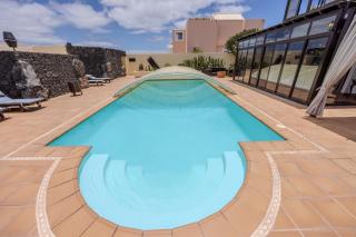 Luxury Canarian villa with large pool and guesthouse - Teguise - 9