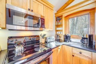 Deck, Fire Pit and Game Room Beech Mountain Retreat - Beech Mountain - 1