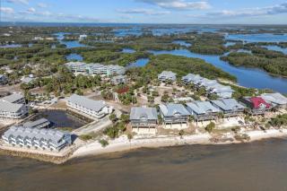 Walkable Beachfront Retreat on Cedar Key! - Cedar Key - 9