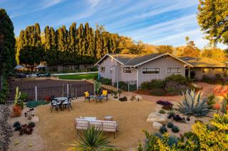Hummingbird Haven by AvantStay Dog-Friendly Near the Beach Huge YardHot Tub - 4