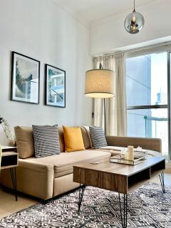 Modern 1bhk Unit with Canal View - Dubai - 5