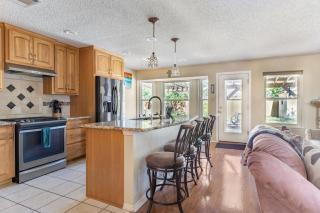 Cozy 3BR Retreat with Outdoor Dining & BBQ Grill - Pflugerville - 2