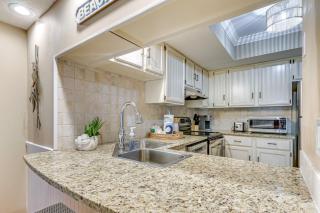 Resort Perks Beach Access Condo in Hilton Head - Hilton Head Island - 3
