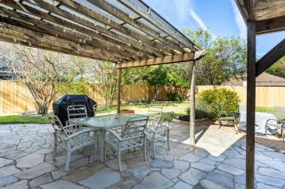 Cozy 3BR Retreat with Outdoor Dining & BBQ Grill - Pflugerville - 5
