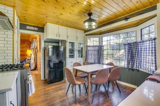 Hot Tub, Grill and Fire Pit Cabin in Big Bear Lake - 3