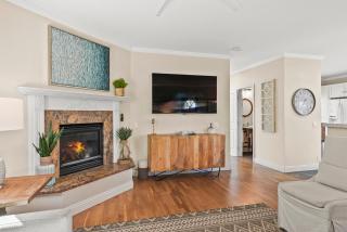 Lovely home with backyard oasis & great WiFi - walk to La Jolla Village, dogs OK - San Diego - 3
