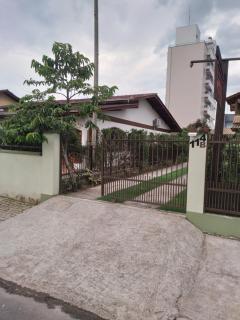 Residência acolhedora amamos receber hospedes - 1