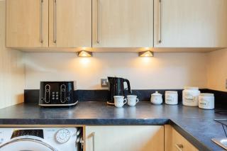 Detached Home in Greater Manchester with Free Parking - Stockport - 8