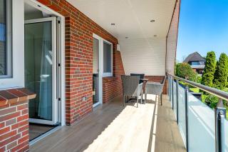 In't Dörp 2, super zentral gelegen, mit Balkon und Parkplatz - Greetsiel - 1