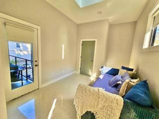 Brand-New 3Story Home with Rooftop in Midtown - Atlanta - 3