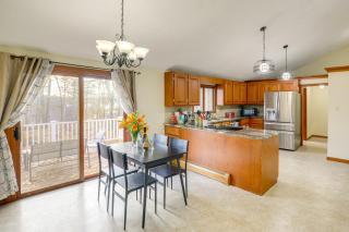 Peek-a-Boo Lake Views and Yard Windham Home - Salem - 9