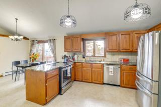 Peek-a-Boo Lake Views and Yard Windham Home - Salem - 2