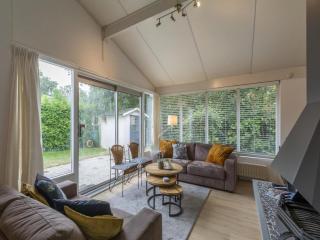 Family-friendly holiday home with garden - Sint Maartensvlotbrug - 4
