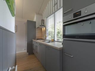 Family-friendly holiday home with garden - Sint Maartensvlotbrug - 9