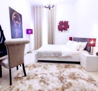 Elegant Fresh 1BR with Heated Pool, just steps from Mall, Restaurants & Fitness center - Dubai - 0