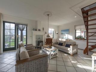 Luxury villa on the water with garden - Callantsoog - 8