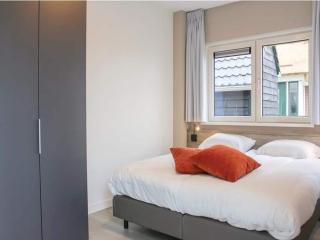 Villa in Friesland with Waterfront Garden - 4