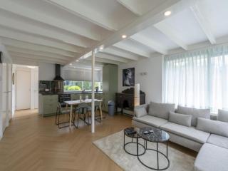 Tranquil holiday home with terrace - Sint Maartenszee - 1