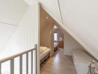 Holiday home with elegant garden - Sint Maartensvlotbrug - 4