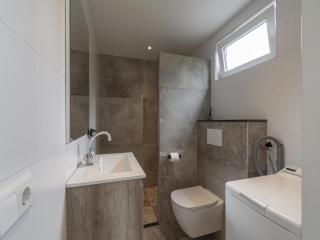 Holiday home with elegant garden - Sint Maartensvlotbrug - 6