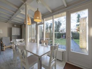Cozy bunglow with patio - Sint Maartensvlotbrug - 1