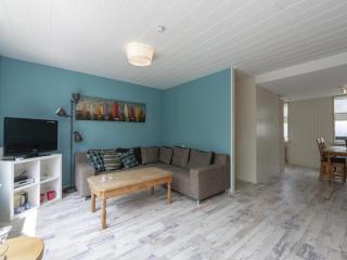 Holiday home with enclosed garden - Sint Maartensvlotbrug - 3