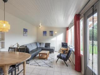 Bungalow with garden and garden - Sint Maartensvlotbrug - 3