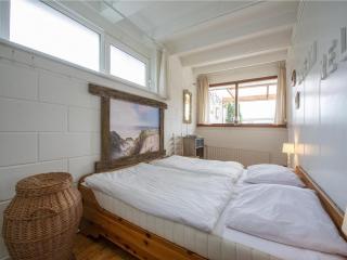 Cozy holiday home near beach - Sint Maartensvlotbrug - 8