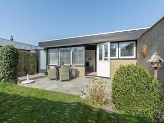 Attractive bungalow with modern furnishings - Sint Maartenszee - 3