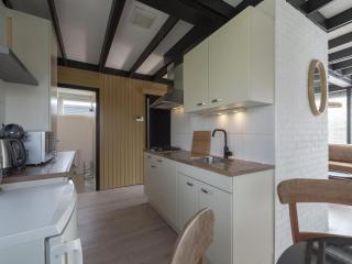 Attractive bungalow with modern furnishings - Sint Maartenszee - 1