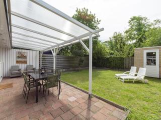 Pleasant holiday home with terrace - Sint Maartenszee - 1
