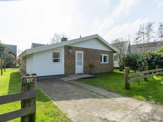 Luxury holiday home with patio - Sint Maartensvlotbrug - 4
