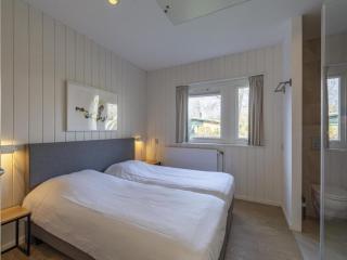 Luxury holiday home with patio - Sint Maartensvlotbrug - 8