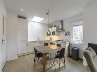 Luxury holiday home with patio - Sint Maartensvlotbrug - 9