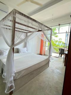 Unawatuna Sea Face Villa - 04 - 5