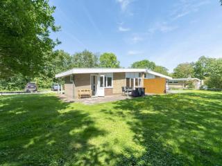 Cozy Bungalow with Patio - Sint Maartenszee - 4