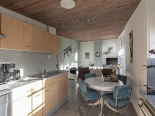 Cozy Bungalow with Patio - Sint Maartenszee - 1