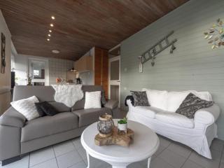 Cozy Bungalow with Patio - Sint Maartenszee - 2